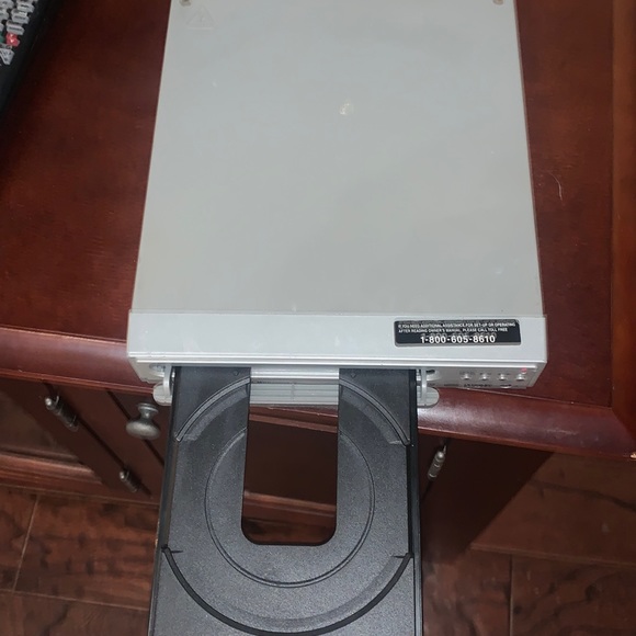 Magnavox DVD player - Picture 2 of 3